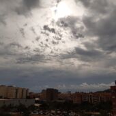 El cielo de Alicante a media mañana del miércoles 