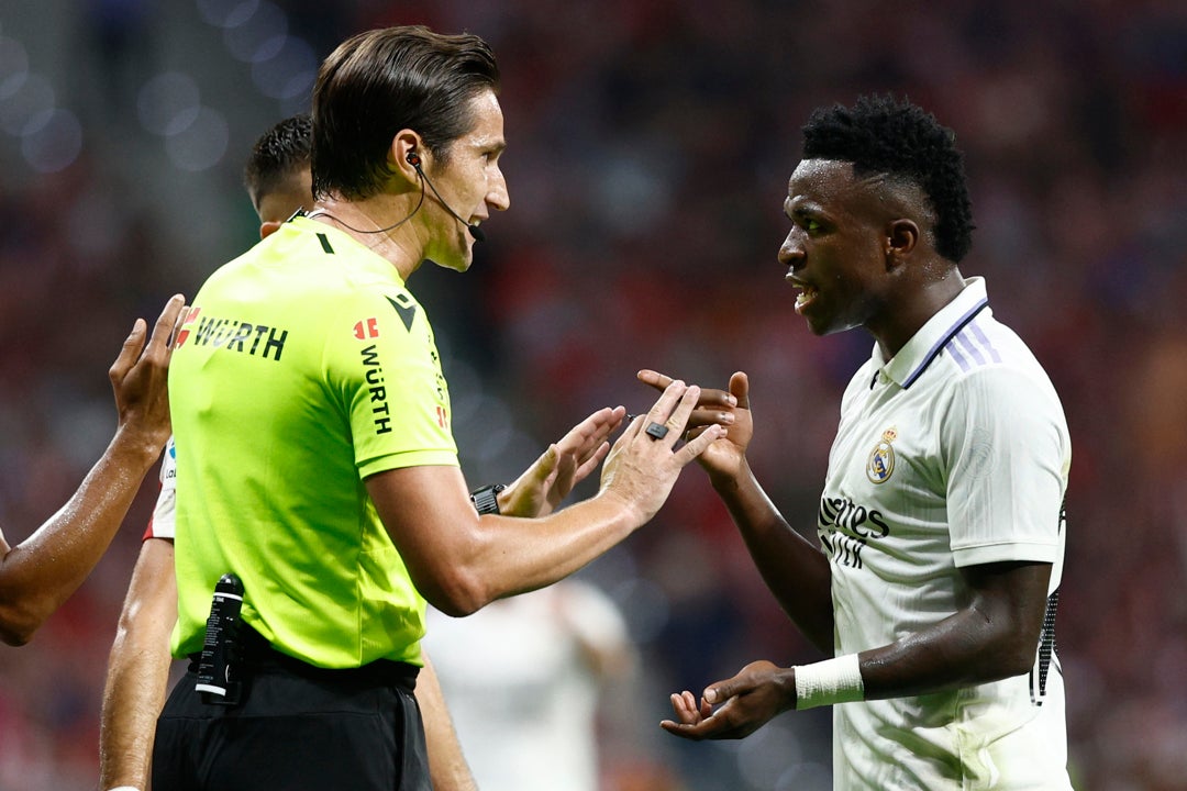 LaLiga denuncia los insultos a Vinicius en el derbi LaLiga denuncia los insultos a Vinicius en el derbi