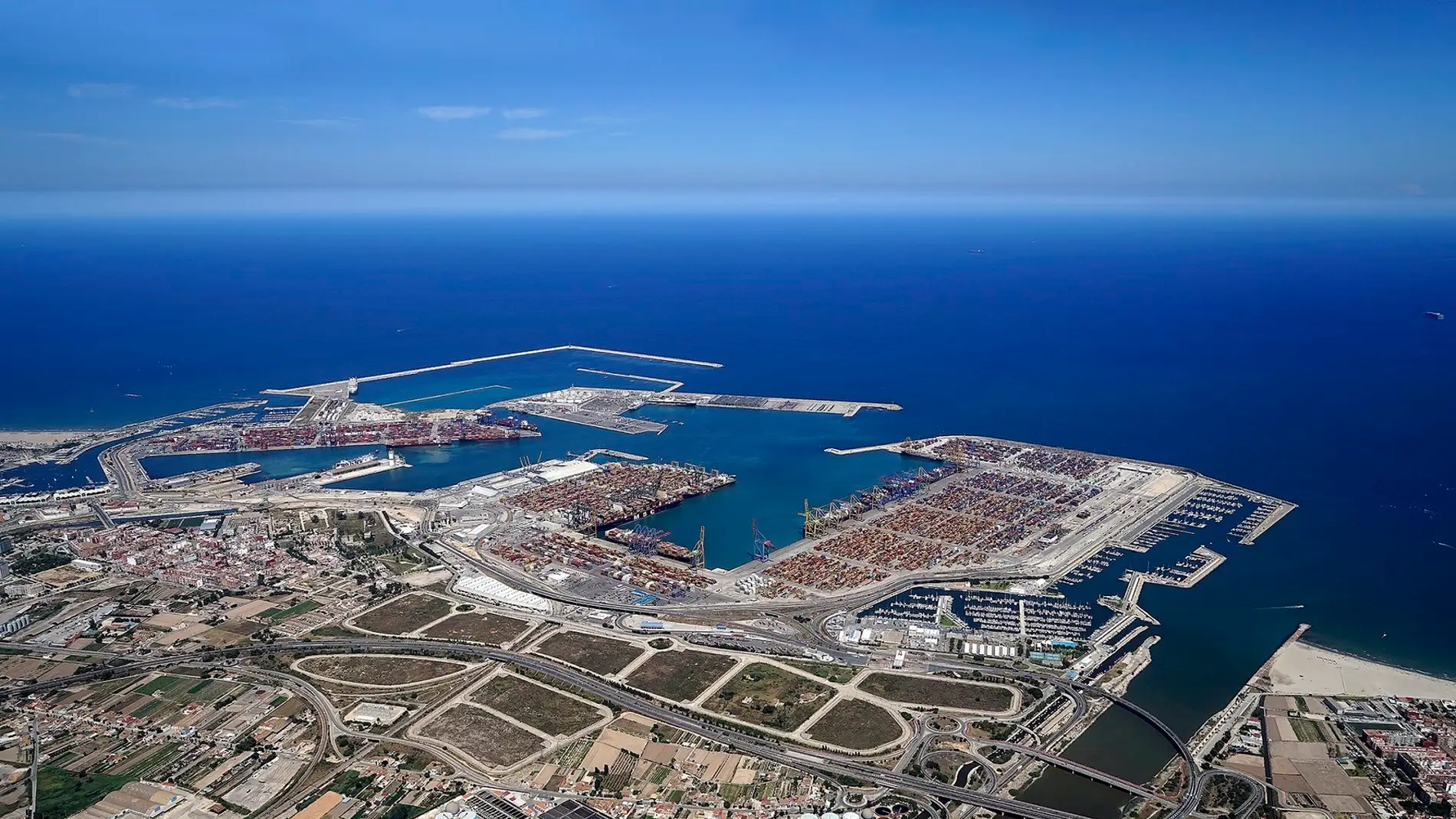 Archivo - Imagen de archivo del puerto de València. 