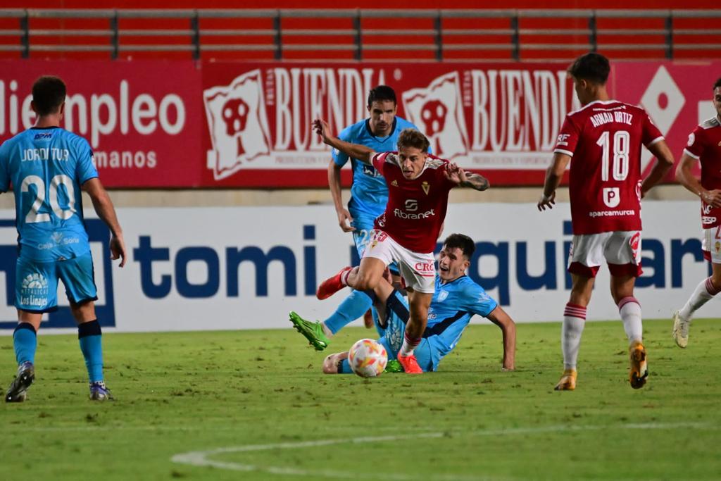 Loren Burón: "Sé que comparto posición con buenos jugadores" Loren Burón: "Sé que comparto posición con buenos jugadores"