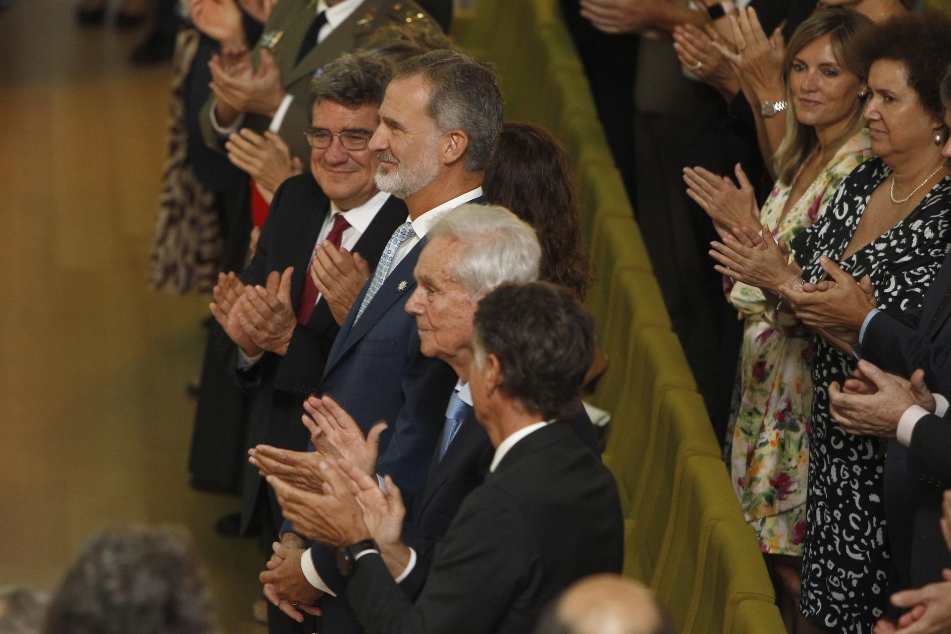 Gabriel Escarrer Julià recibe en Palma el Premio 'Reino de España' en manos del rey Felipe VI Gabriel Escarrer Julià recibe en Palma el Premio 'Reino de España' en manos del rey Felipe VI
