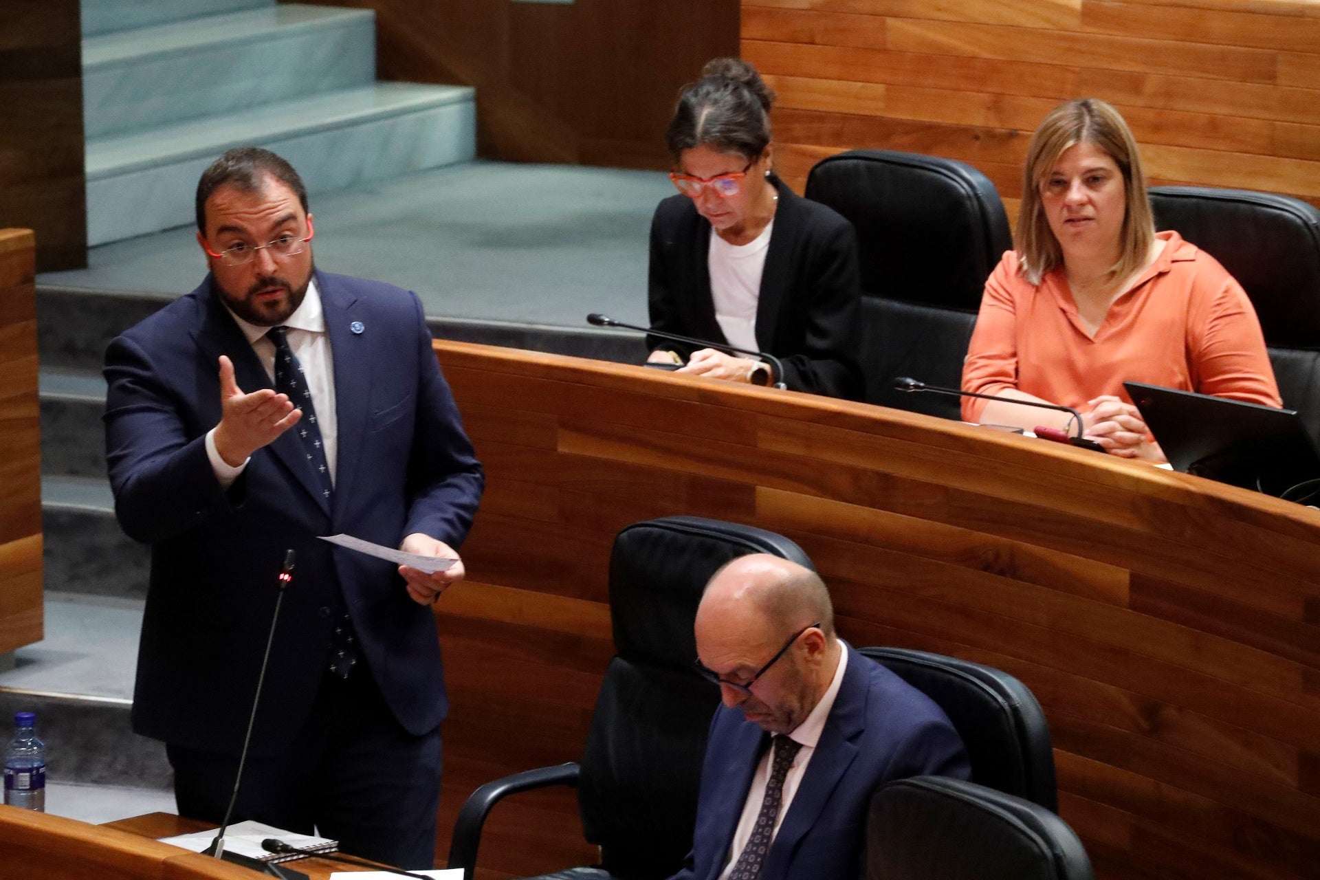 Barbón: "Vamos a pactar con quien se ponga a tiro" Barbón: "Vamos a pactar con quien se ponga a tiro"