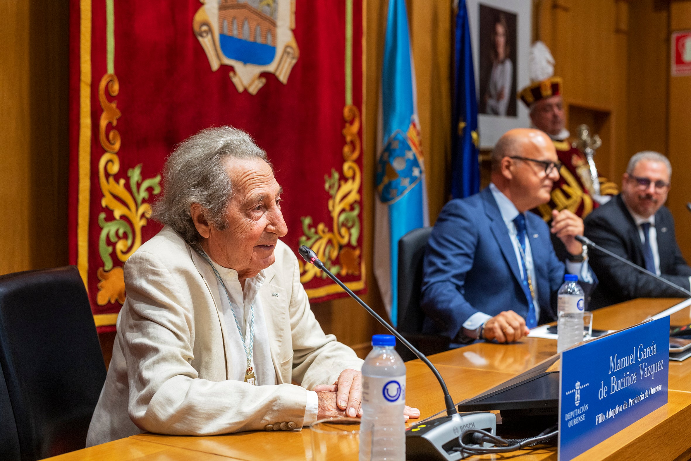 Manuel Buciños recibe o título de Fillo Adoptivo da provincia Manuel Buciños recibe o título de Fillo Adoptivo da provincia