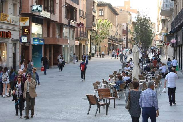 El Ayuntamiento de Huesca revisará los usos de la zona peatonal El Ayuntamiento de Huesca revisará los usos de la zona peatonal