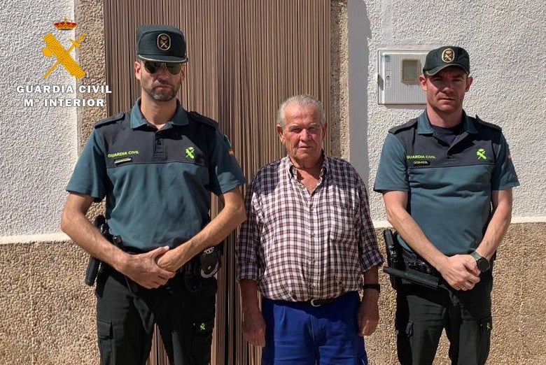 Auxilian a una persona que había sufrido un accidente y que llevaba desaparecida 10 horas Auxilian a una persona que había sufrido un accidente y que llevaba desaparecida 10 horas