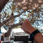 Cataluña prohibirá fumar en terrazas, paradas de bus y entradas de escuelas Cataluña prohibirá fumar en terrazas, paradas de bus y entradas de escuelas