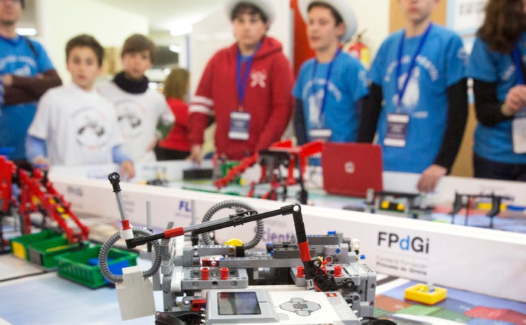 Robots como un medio para potenciar las disciplinas STEAM Robots como un medio para potenciar las disciplinas STEAM