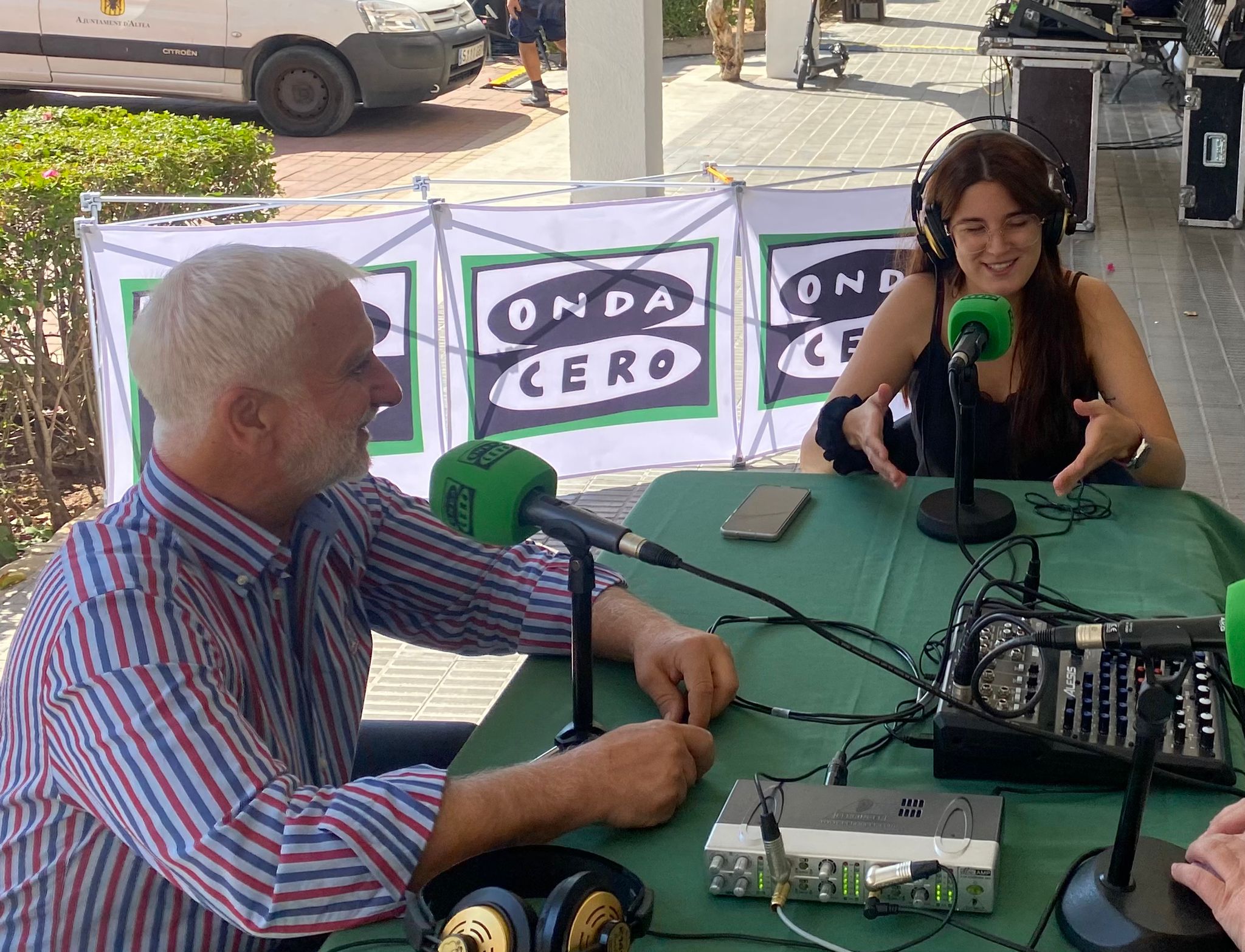 Entrevista con el Alcalde y la edil de Fiestas de Altea Entrevista con el Alcalde y la edil de Fiestas de Altea