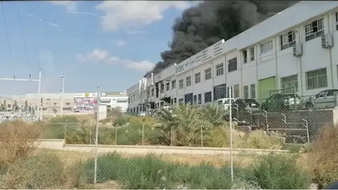 Incendio en el interior de una empresa en el polígono de Carrús de Elche Incendio en el interior de una empresa en el polígono de Carrús de Elche