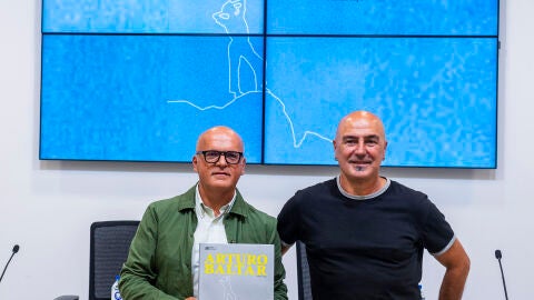 O xornalista Ant&oacute;n Lopo presenta o libro "Arturo Baltar"