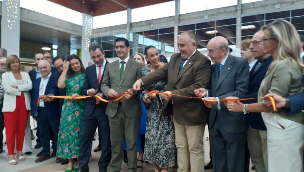 Corte de cinta en la inauguración de FERCATUR Corte de cinta en la inauguración de FERCATUR