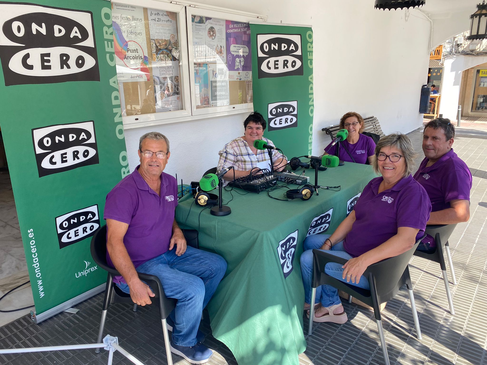 Entrevista con las Reinas de Fiestas y los Clavarios del Cristo Entrevista con las Reinas de Fiestas y los Clavarios del Cristo