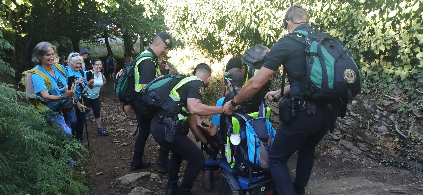 La Guardia Civil acompaña a peregrinos con discapacidad en su camino a Santiago episode artwork