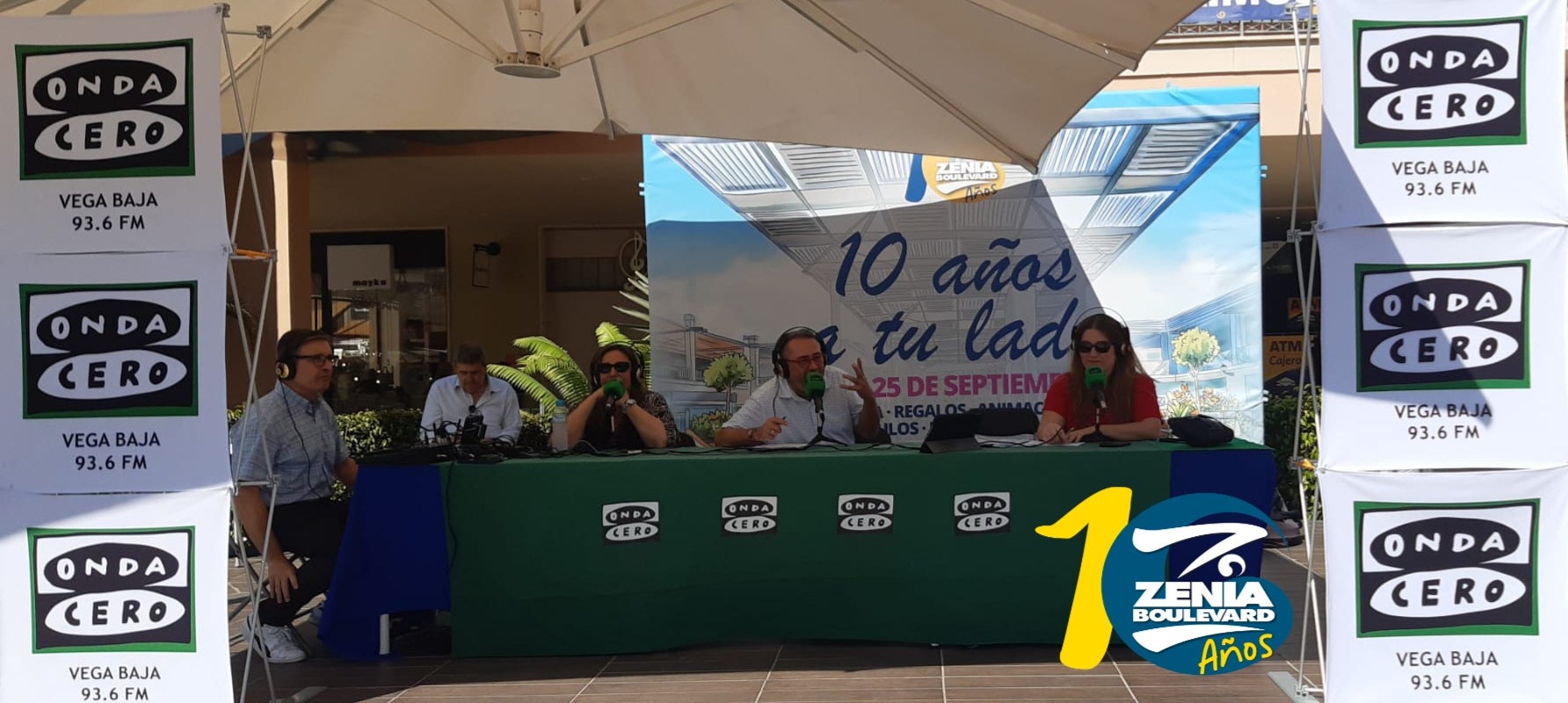 Más de Uno Vega Baja se cuela en el X aniversario del CC La Zenia Más de Uno Vega Baja se cuela en el X aniversario del CC La Zenia