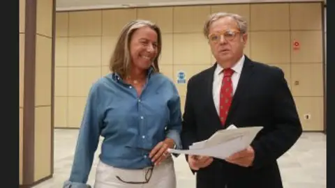 Salvador Fuentes e Isabela Albás al término de la Junta de Gobierno Local Salvador Fuentes e Isabela Albás al término de la Junta de Gobierno Local