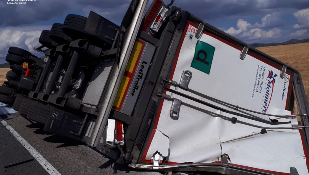 El camión volcó en la N-420