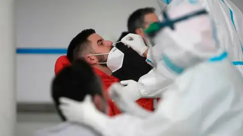 Todo sobre la nueva variante de covid: ¿amenaza real o exageración médica?