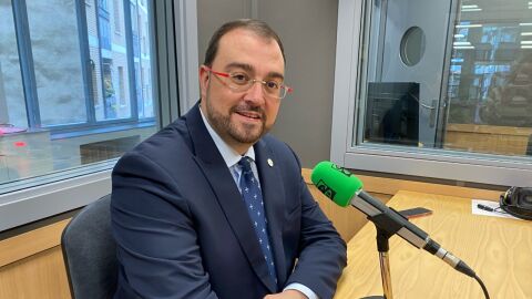 Entrevista al presidente del Principado, Adri&aacute;n Barb&oacute;n, en Onda Cero