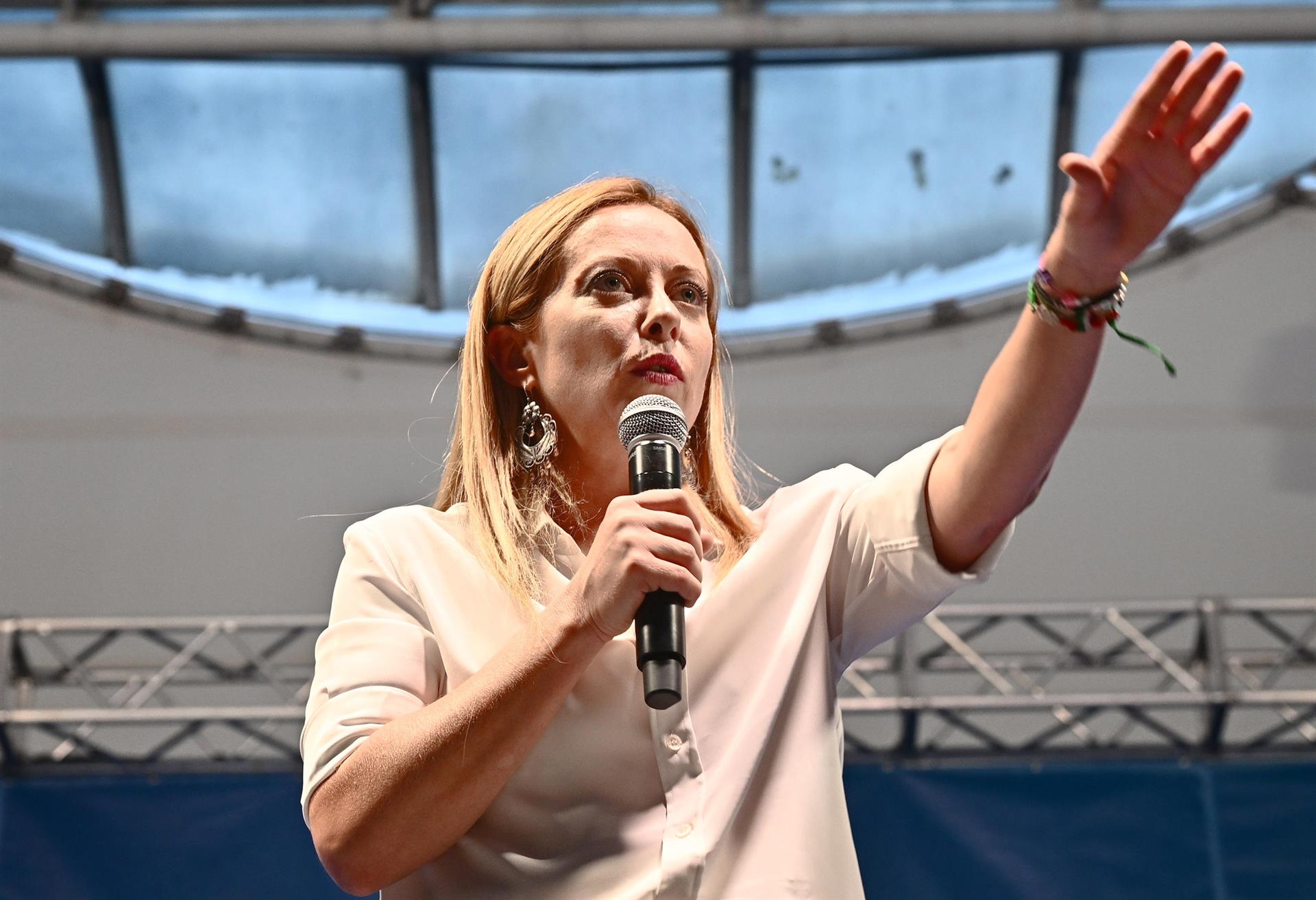 Rubén Amón indulta a Giorgia Meloni: "Orbán ya tiene pareja de baile en las cloacas de Europa" Rubén Amón indulta a Giorgia Meloni: "Orbán ya tiene pareja de baile en las cloacas de Europa"