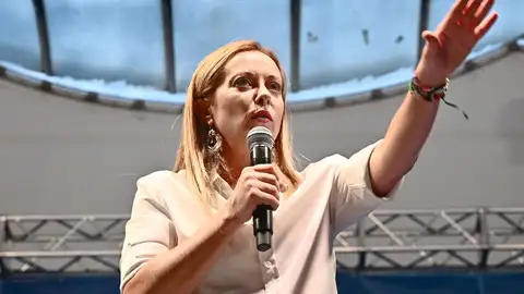 Giorgia Meloni Rubén Amón indulta a Giorgia Meloni: "Orbán ya tiene pareja de baile en las cloacas de Europa"