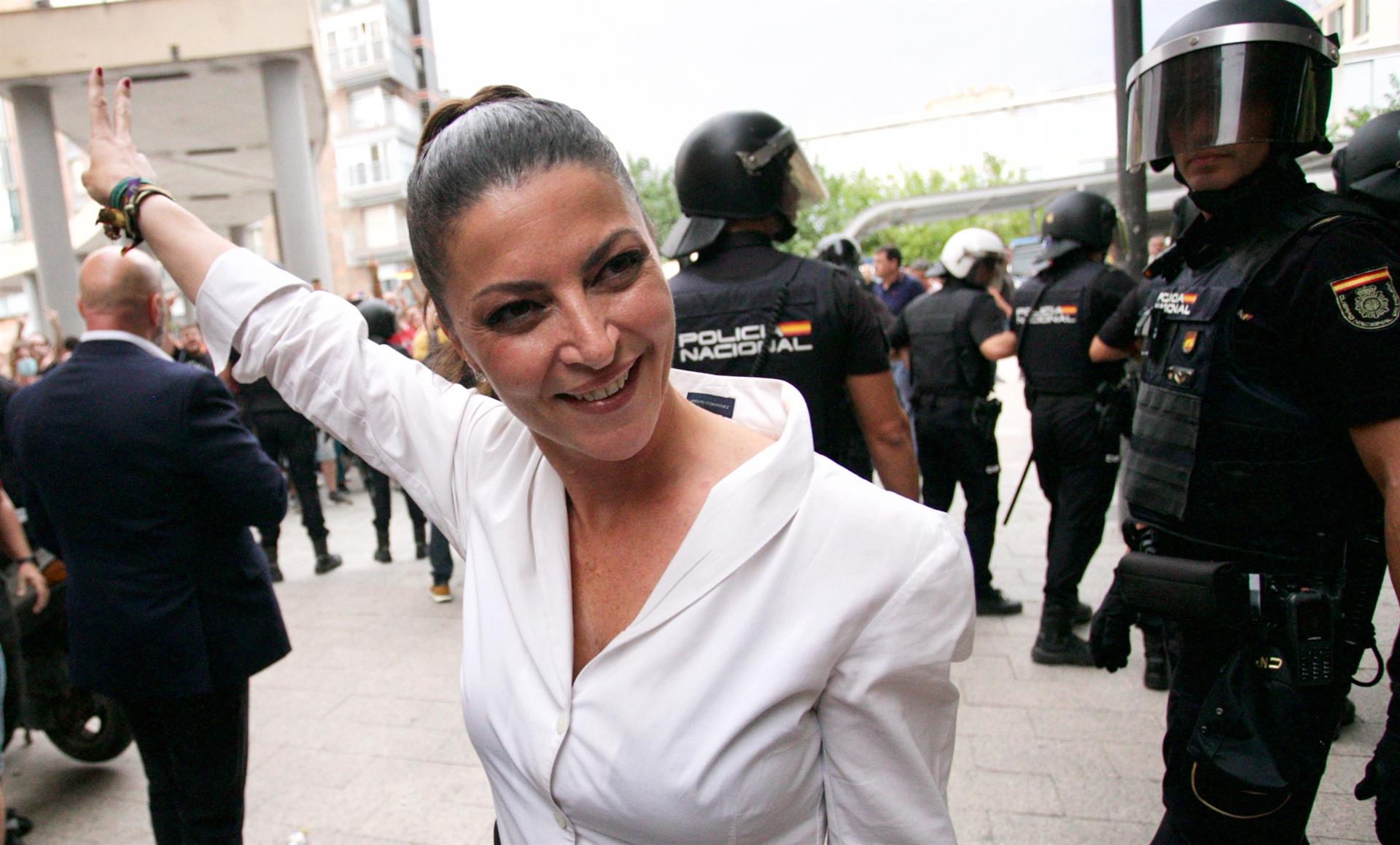 Rubén Amón indulta a Macarena Olona: "Es una buena noticia que la ultraderecha española se fragmente" Rubén Amón indulta a Macarena Olona: "Es una buena noticia que la ultraderecha española se fragmente"