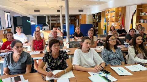 Un grupo de ciudadanos ucranianos en el curso de espa&ntilde;ol que se imparte en el Palacio de Congresos