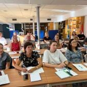 Un grupo de ciudadanos ucranianos en el curso de español que se imparte en el Palacio de Congresos