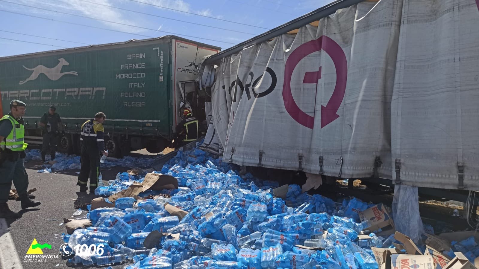 Cortada la A-4 tras la colisión de dos camiones en Manzanares que deja un fallecido y un herido Cortada la A-4 tras la colisión de dos camiones en Manzanares que deja un fallecido y un herido