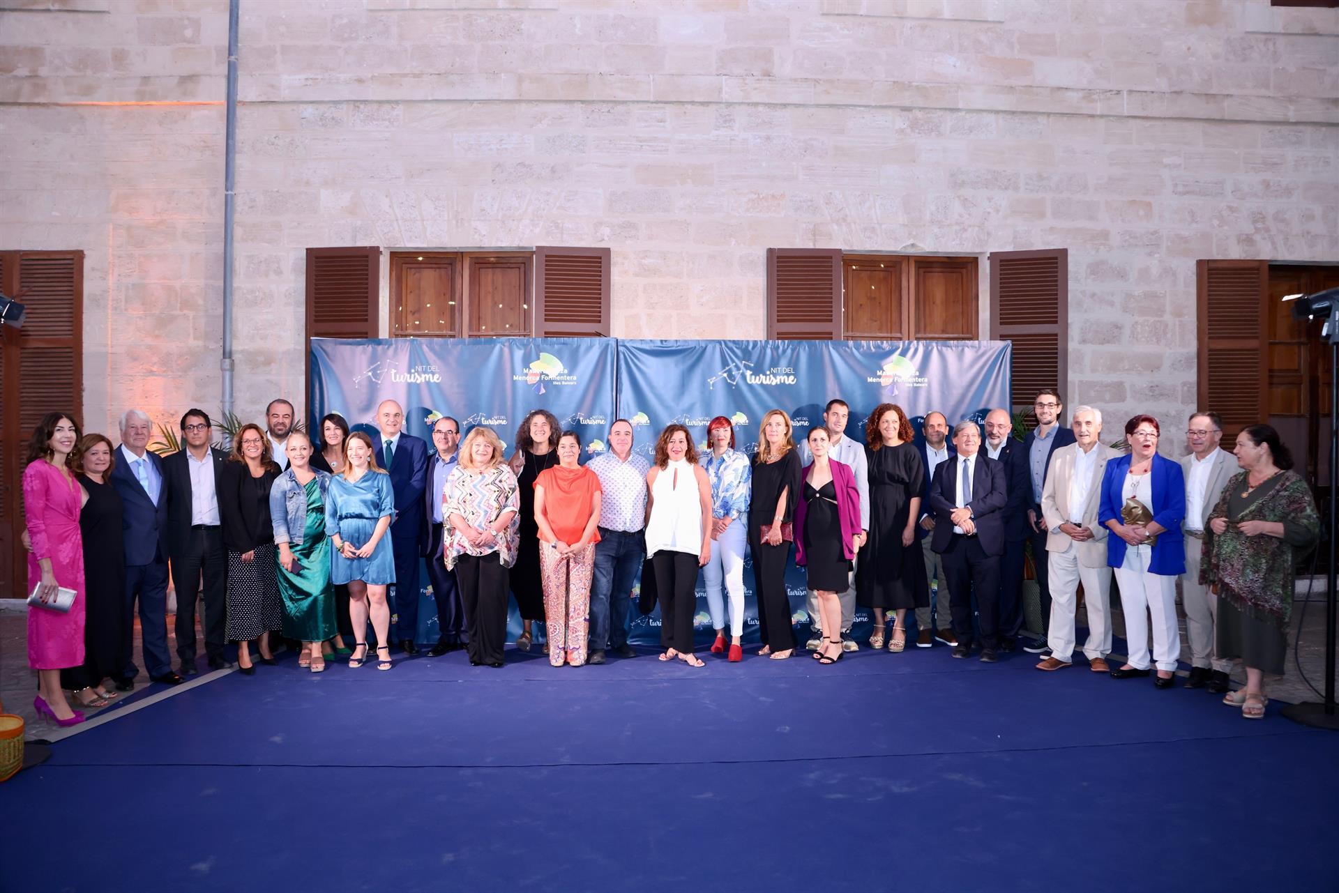 Armengol destaca la temporada turística "excepcional" de Baleares para la "tranquilidad de muchas familias" Armengol destaca la temporada turística "excepcional" de Baleares para la "tranquilidad de muchas familias"