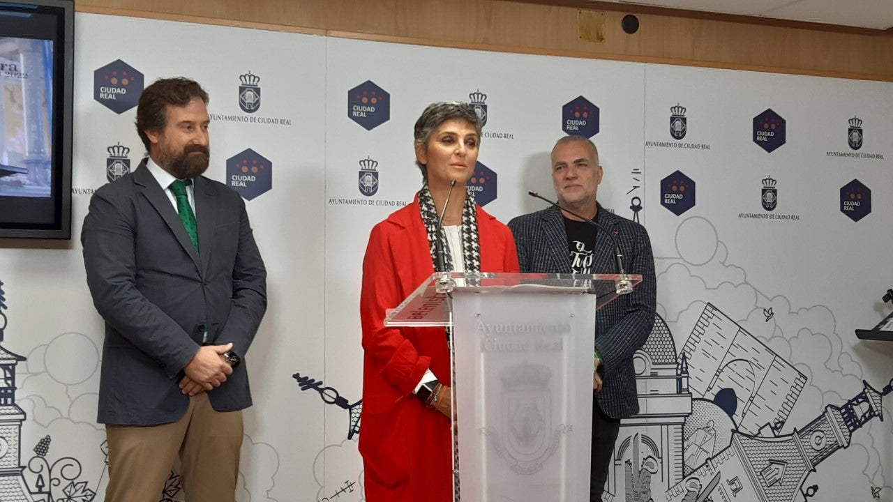 Ciudad Real ya tiene cartelista y pregonero de la Navidad: Nuria Barrera y Alberto García Reyes Ciudad Real ya tiene cartelista y pregonero de la Navidad: Nuria Barrera y Alberto García Reyes