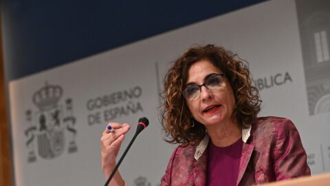 La ministra de Hacienda, Mar&iacute;a Jes&uacute;s Montero, presenta el paquete de medidas fiscales del Gobierno 