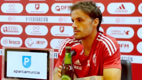 Pedro León: &quot;Agustín Ramos ha sido una de las mejores noticias del Real Murcia&quot;