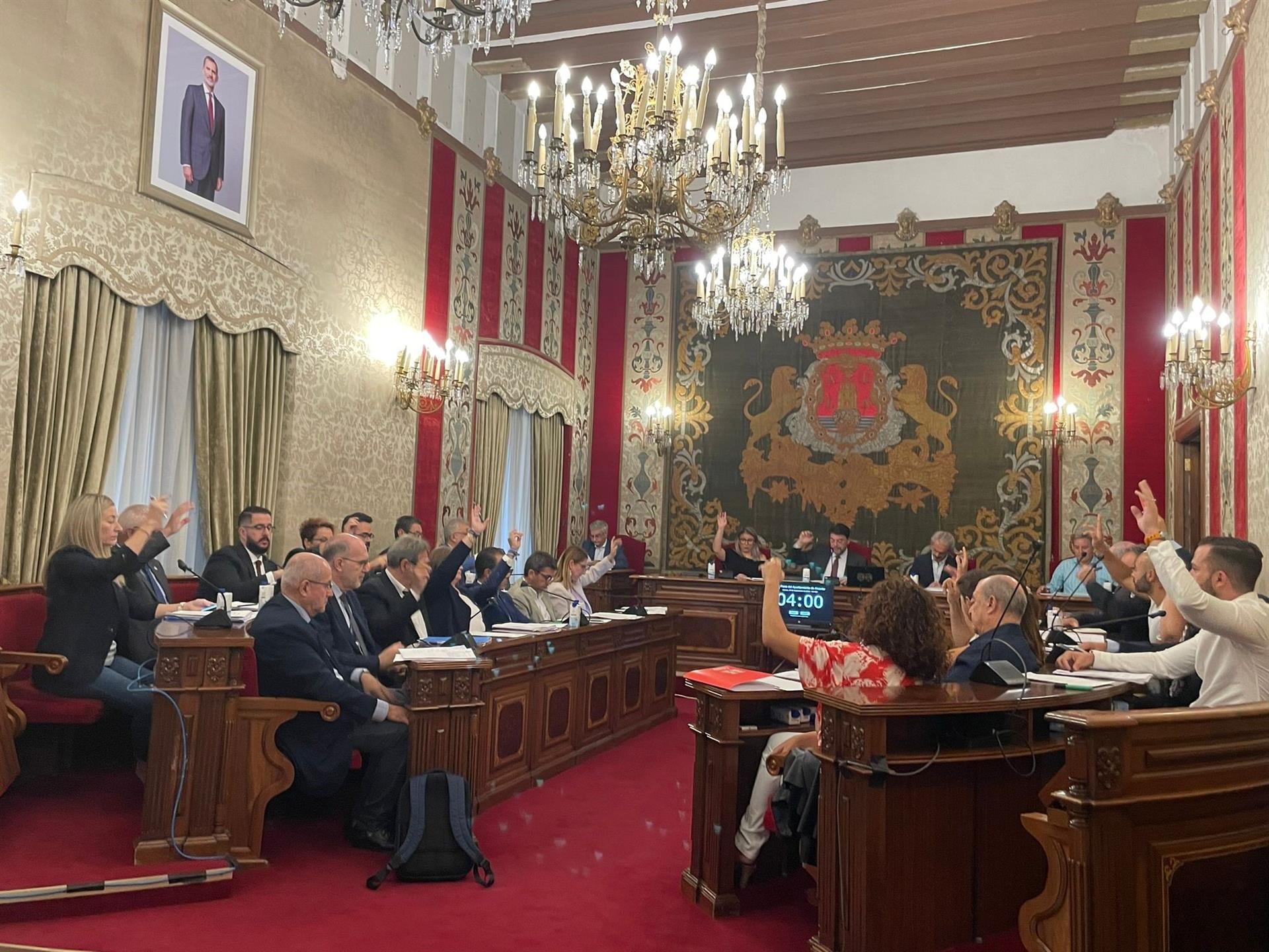 Rechazadas las propuestas para el control del servicio de limpieza y el impulso a la movilidad sostenible en Alicante Rechazadas las propuestas para el control del servicio de limpieza y el impulso a la movilidad sostenible en Alicante