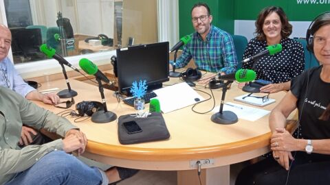 Jos&eacute; Navarro, el profesor Jos&eacute; Ruiz, H&eacute;ctor D&iacute;ez y Eva Crisol con Mayte Vilaseca