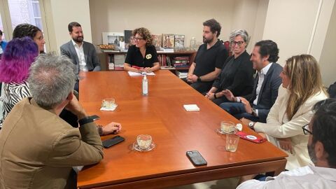 Una de las reuniones de Josefina Bueno en Madrid