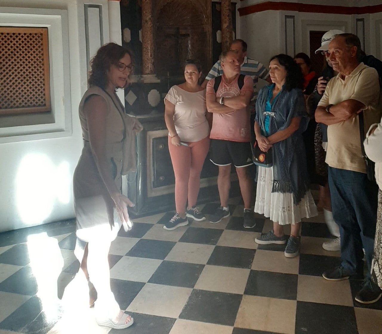 Mª Jesús Carrillo: “Donde ilumina el rayo de sol hay restos humanos, por lo que se está investigado si son de Doña Germana de Foix” Mª Jesús Carrillo: “Donde ilumina el rayo de sol hay restos humanos, por lo que se está investigado si son de Doña Germana de Foix”