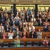 Imagen del Congreso donde los diputados aplauden