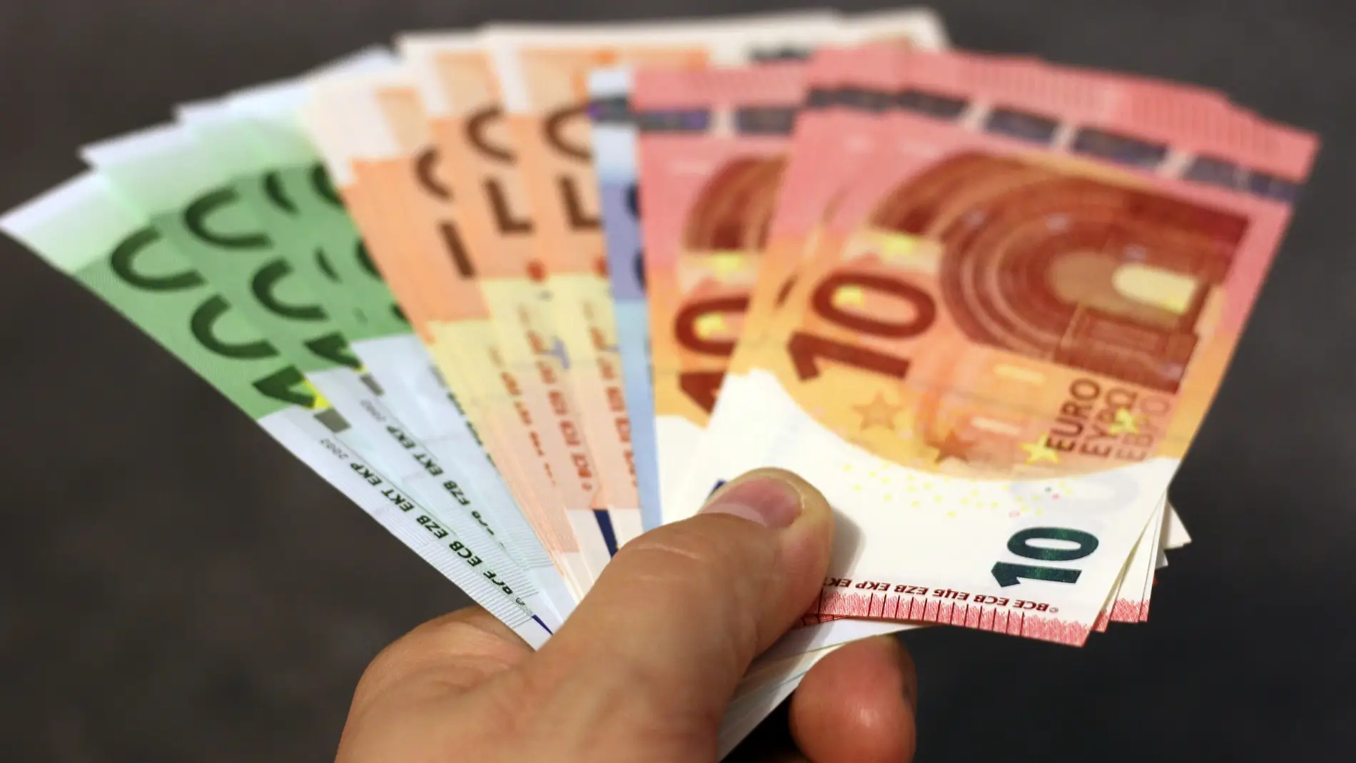 El dinero que se ahorran los trabajadores con rentas por debajo de 21.000 euros con las nuevas medidas fiscales