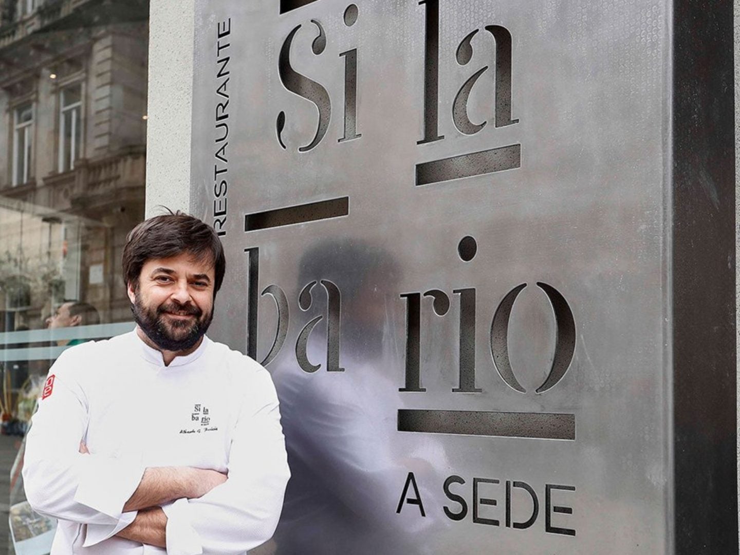 Alberto González, el chef del Restaurante Silabario, en la sede del Celta: "A los del Dépor les cobro lo mismo, es un placer recibirles" Alberto González, el chef del Restaurante Silabario, en la sede del Celta: "A los del Dépor les cobro lo mismo, es un placer recibirles"