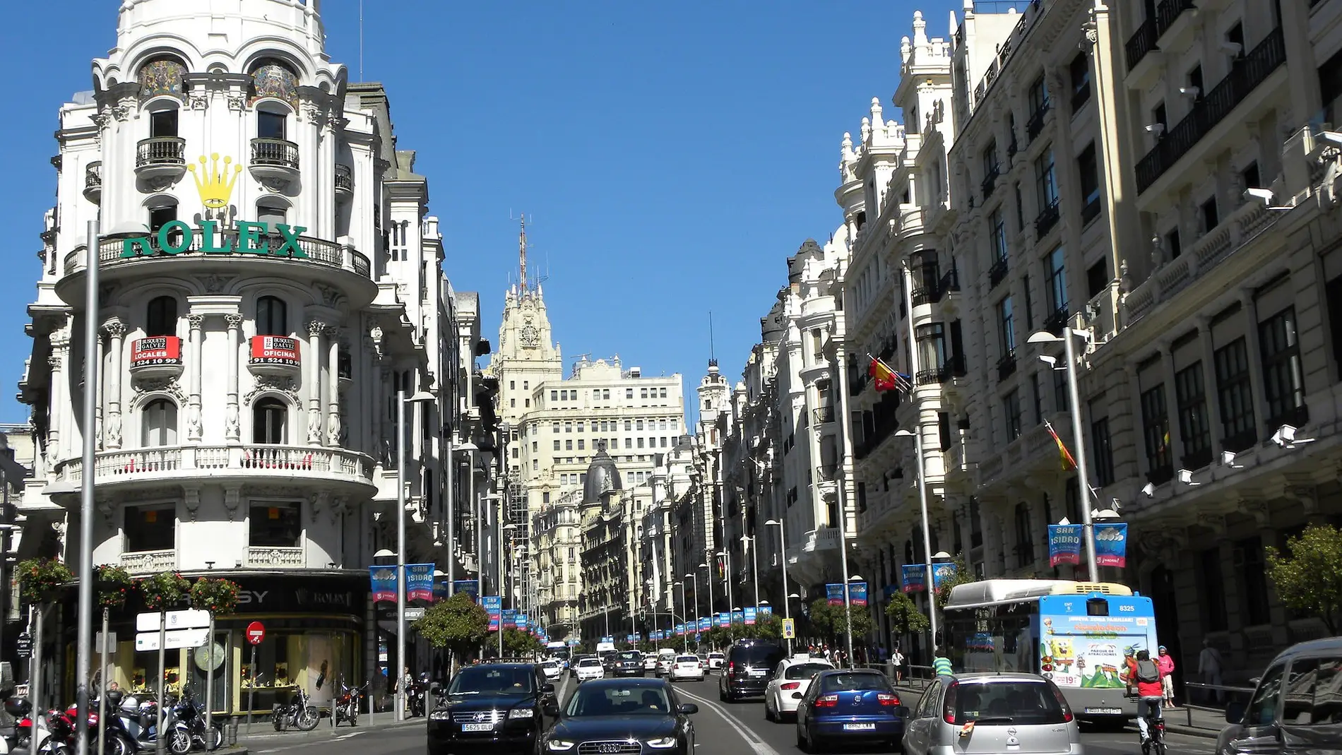 Una imagen de archivo de la Gran Vía, en Madrid, con tráfico/ Pixabay