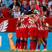 Los jugadores del Atlético de Madrid celebran el gol de Marcos Llorente