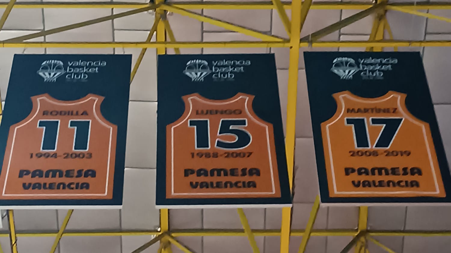 Valencia Basket gana y Rafa Martínez recibe su homenaje Valencia Basket gana y Rafa Martínez recibe su homenaje