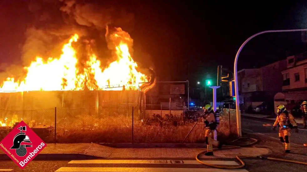 Incendio en una nave de la Vila Joiosa Incendio en una nave de la Vila Joiosa