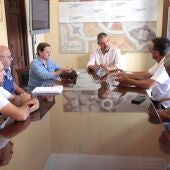 El alcalde de Rota, José Javier Ruiz, y la delegada Encarnación Niño