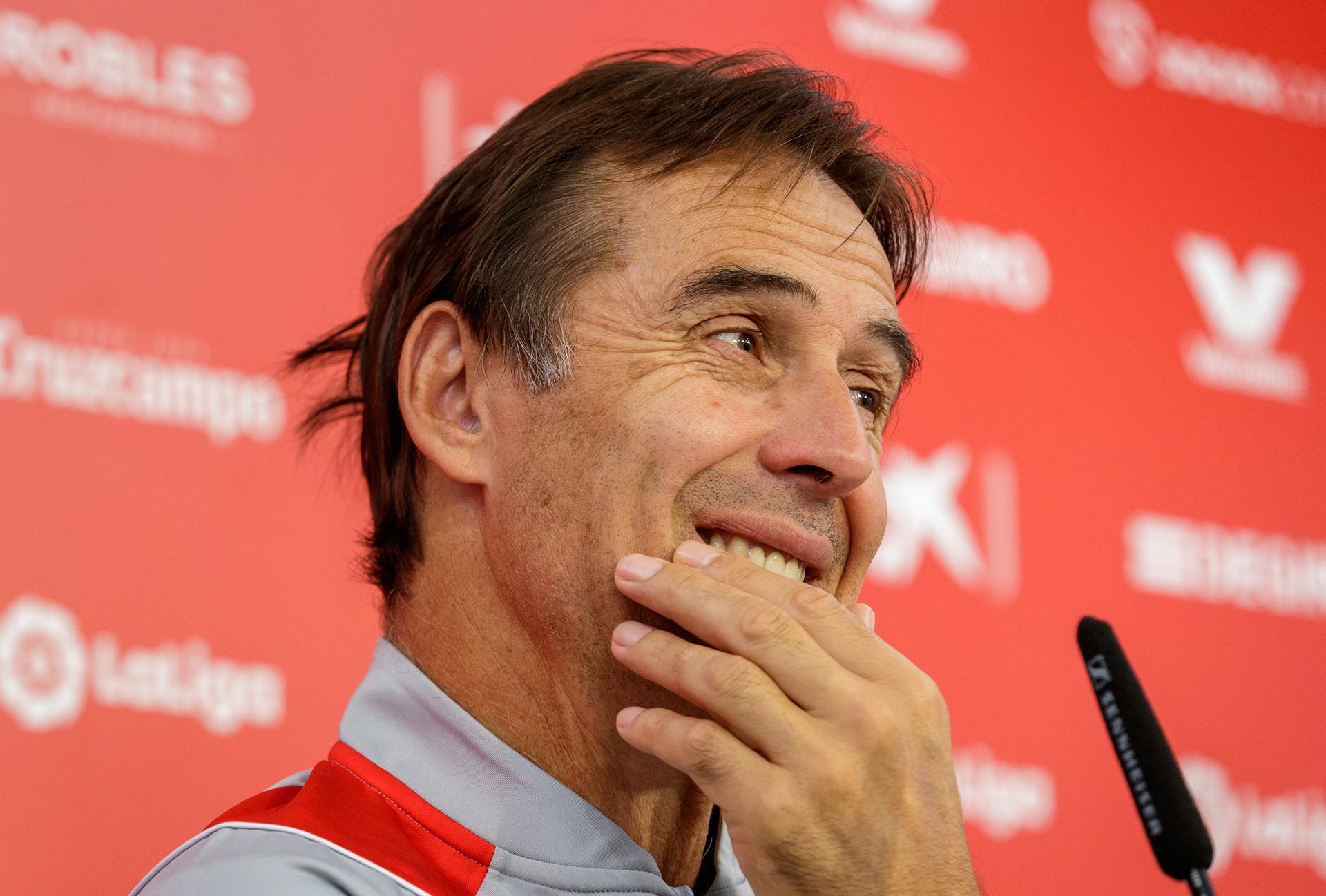 Lopetegui sigue mientras Sampaoli aterriza Lopetegui sigue mientras Sampaoli aterriza