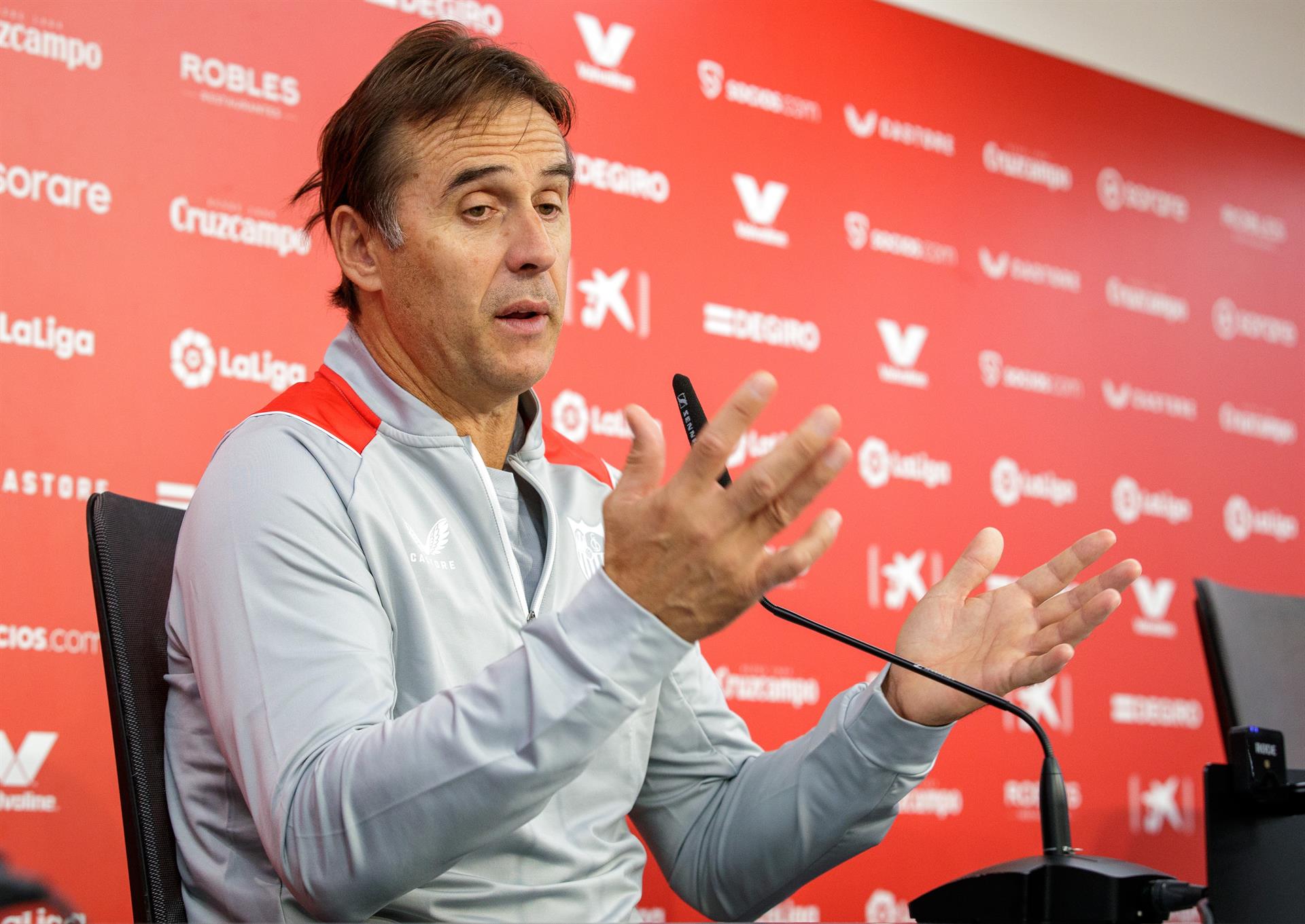 Lopetegui se muerde la lengua: "Prefiero guardarme mi opinión" Lopetegui se muerde la lengua: "Prefiero guardarme mi opinión"