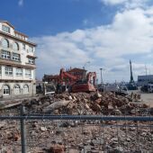 Demolición para abrir el Puerto en la Pza. de Ourense.