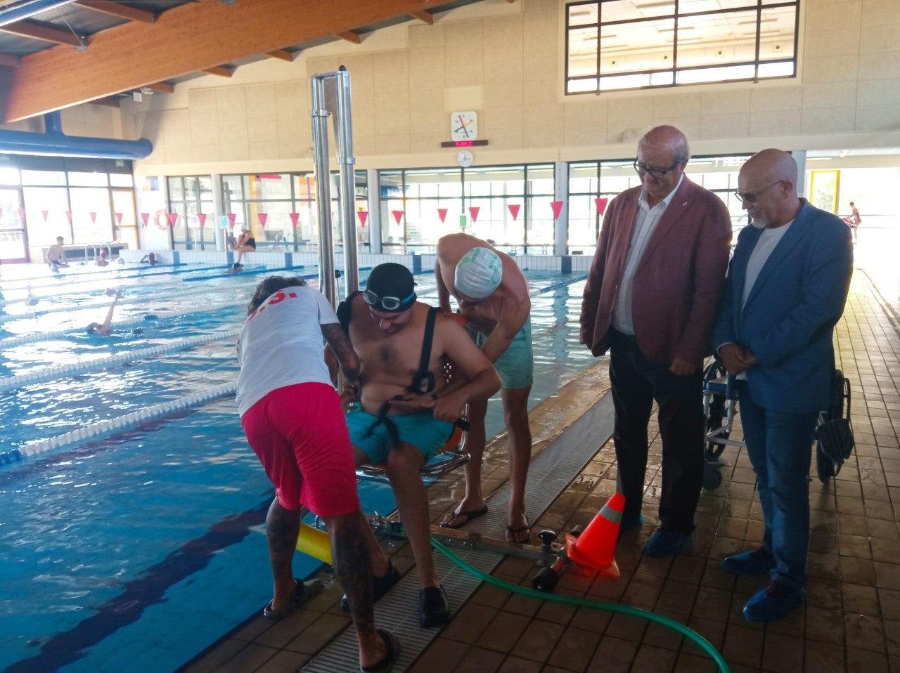 La piscina Almériz mejora su accesibilidad La piscina Almériz mejora su accesibilidad