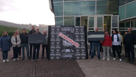 Familiares de las v&iacute;ctimas del Alvia exigen justicia a las puertas de la Cidade la Cultura