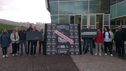 Familiares de las víctimas del Alvia exigen justicia a las puertas de la Cidade la Cultura Familiares de las víctimas del Alvia exigen justicia a las puertas de la Cidade la Cultura